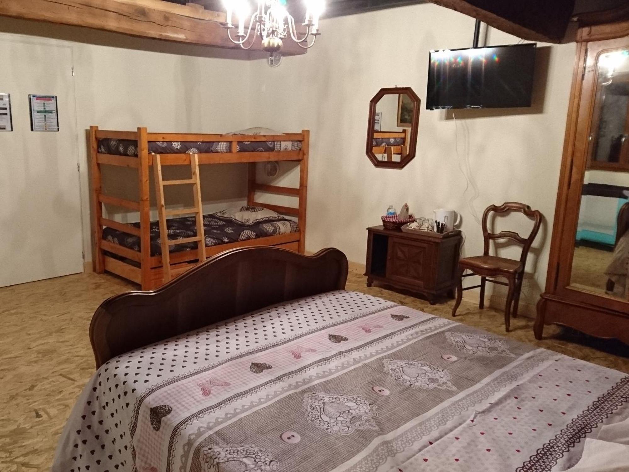 A La Poularde B&B Curciat-Dongalon Værelse billede